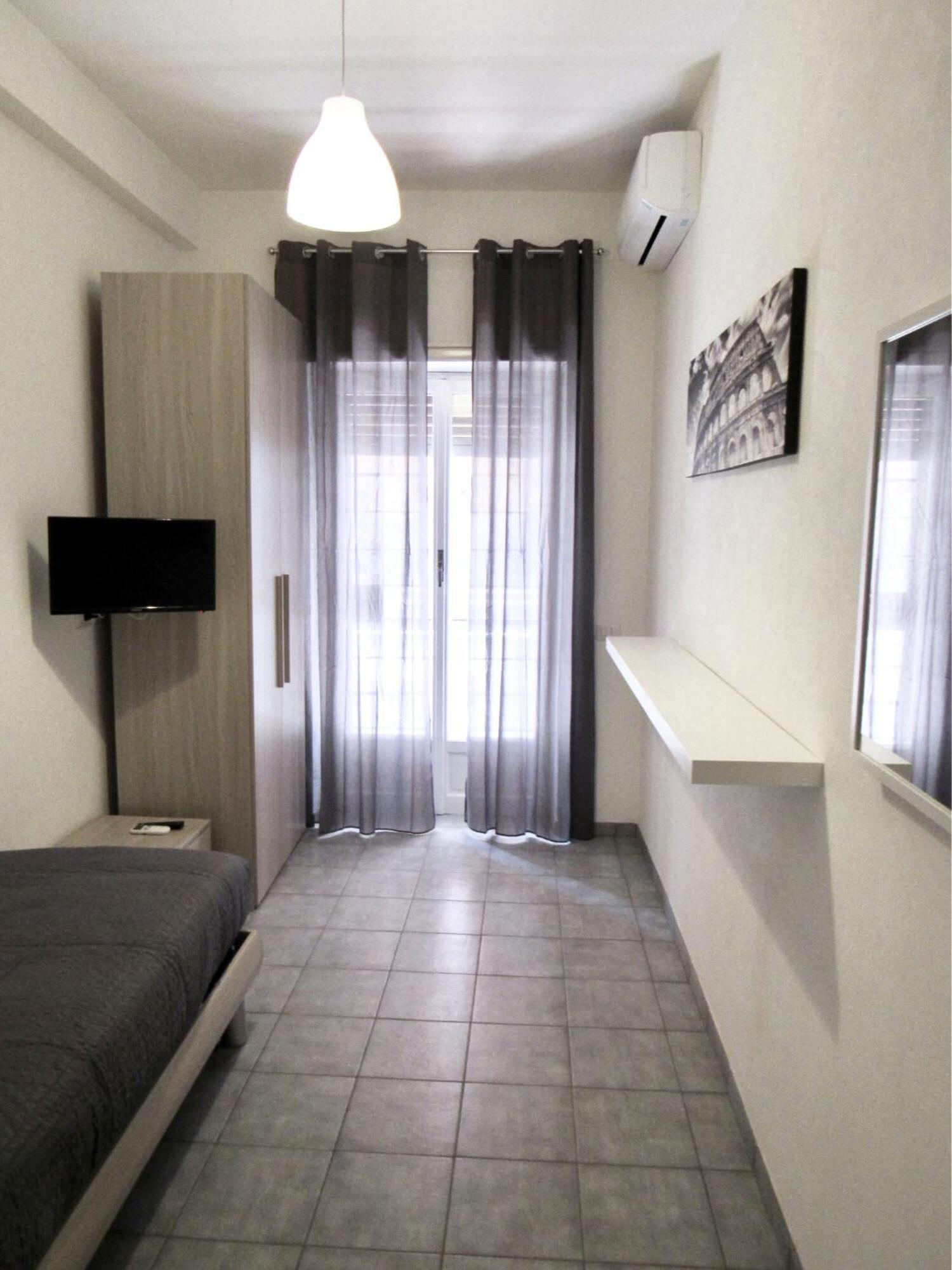 Single Room with Private External Bathroom,712383394:JPEG