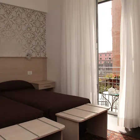 Hotel Appia 442-3