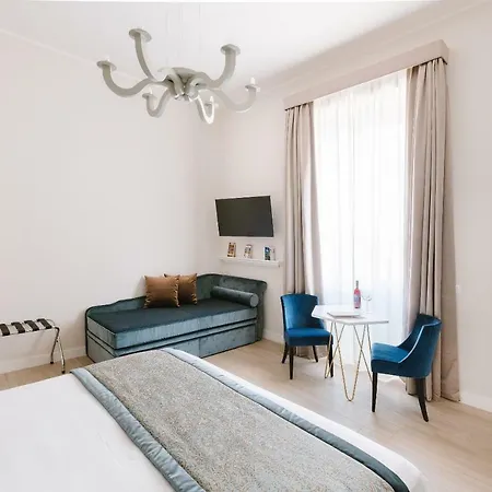 Rhea Silvia Luxury Navona-3